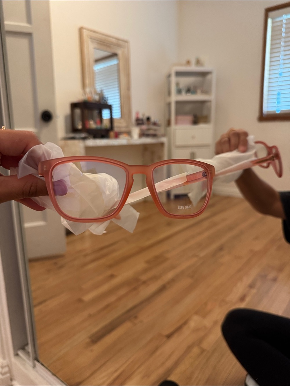 Quay Blue Light Blocking Reading Glasses - Coral Pink Frame